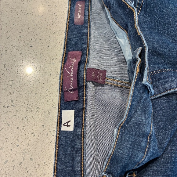 Jeans - Picture 1 of 3